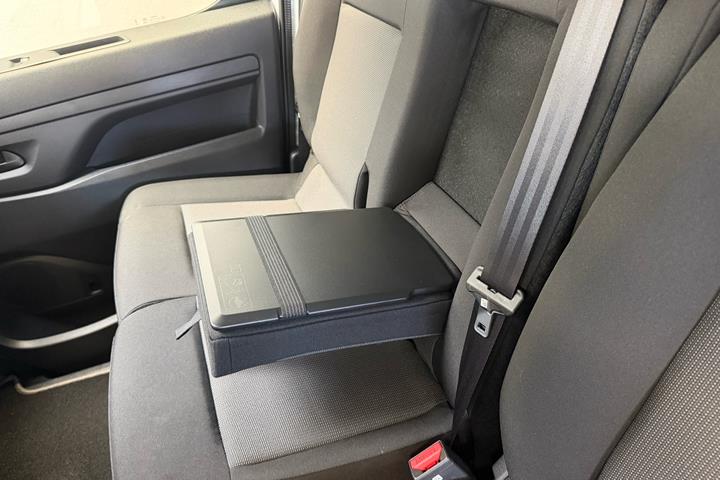 Hvid Opel Vivaro fra 2026