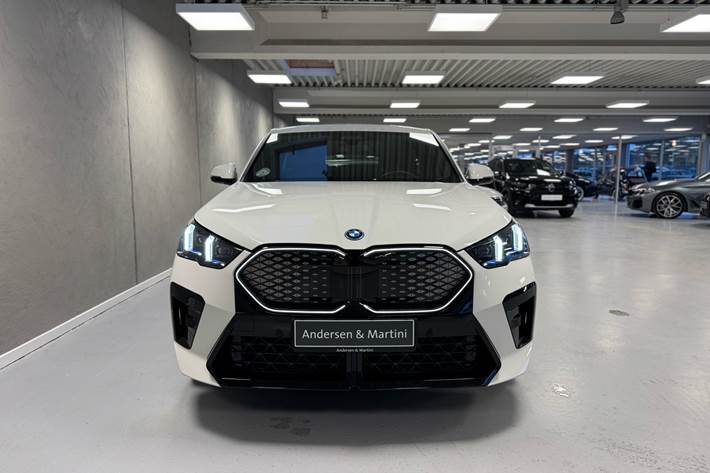 Hvid BMW iX2 fra 2025