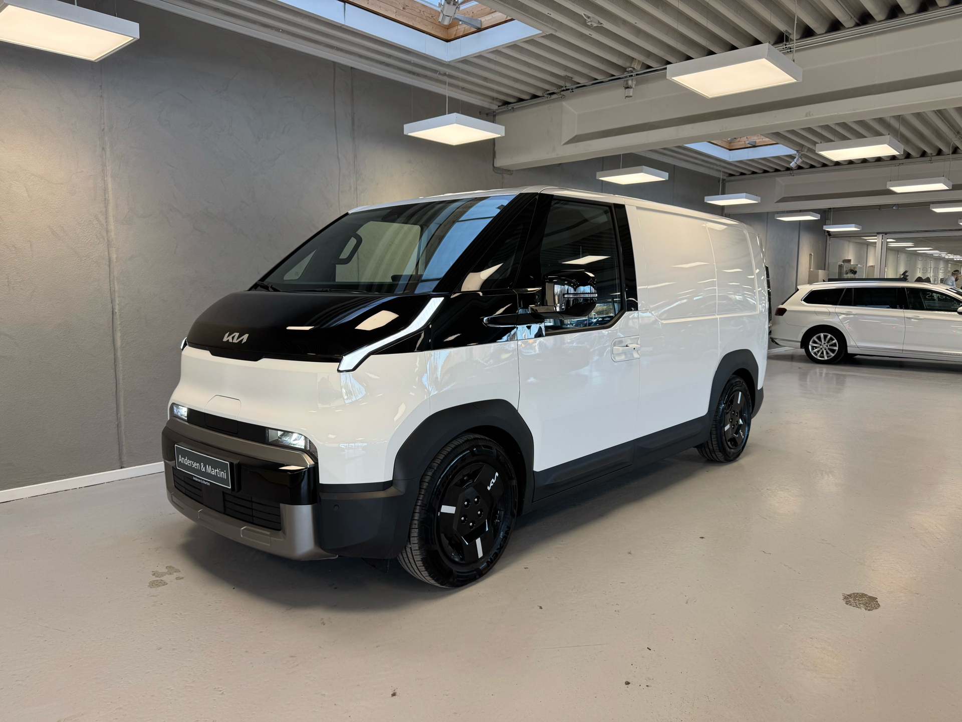 Kia PV5 Cargo L2H1 EL Long Range Work Pro 163HK Van Aut.