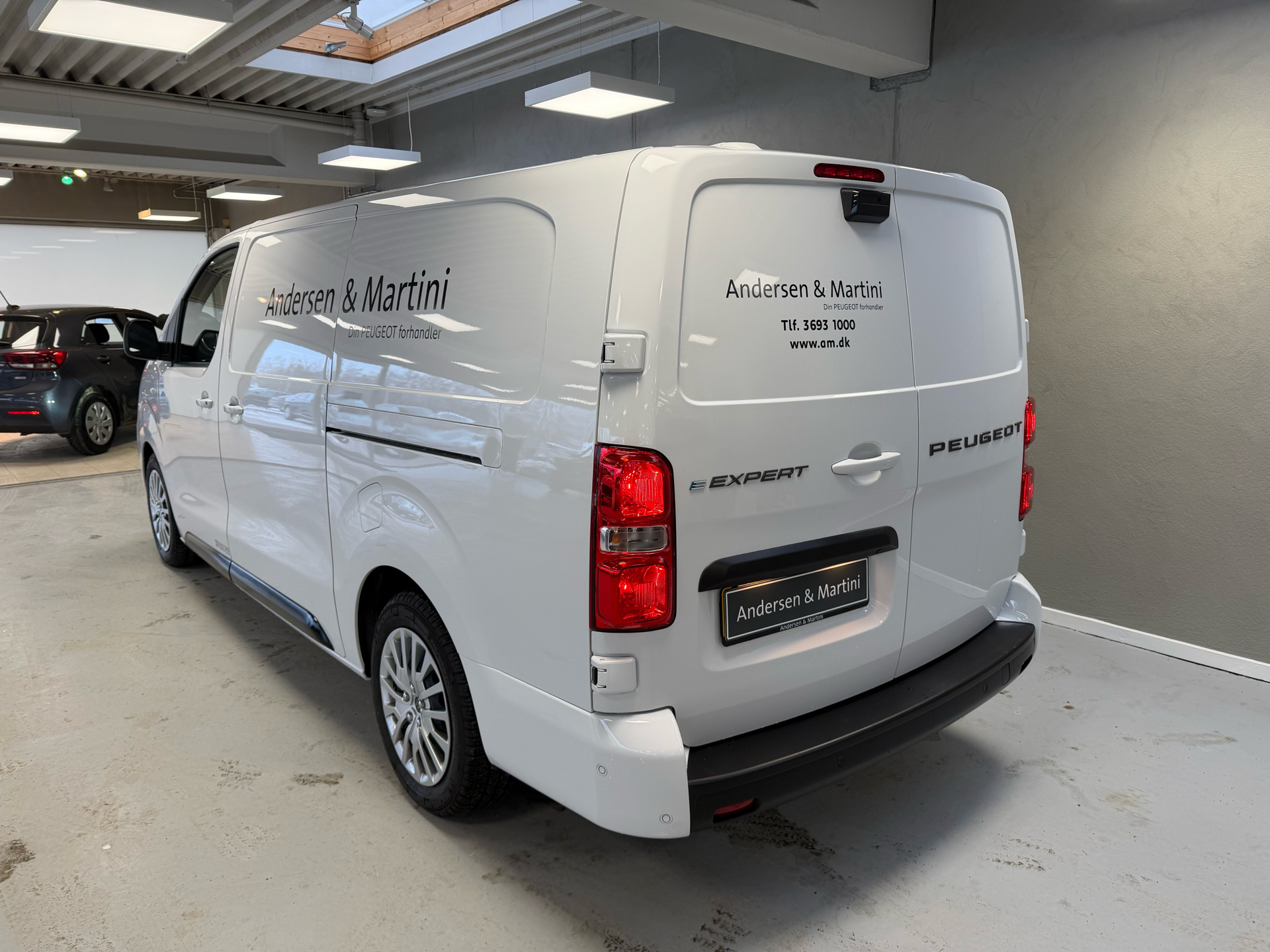 Hvid Peugeot e-Expert fra 2025