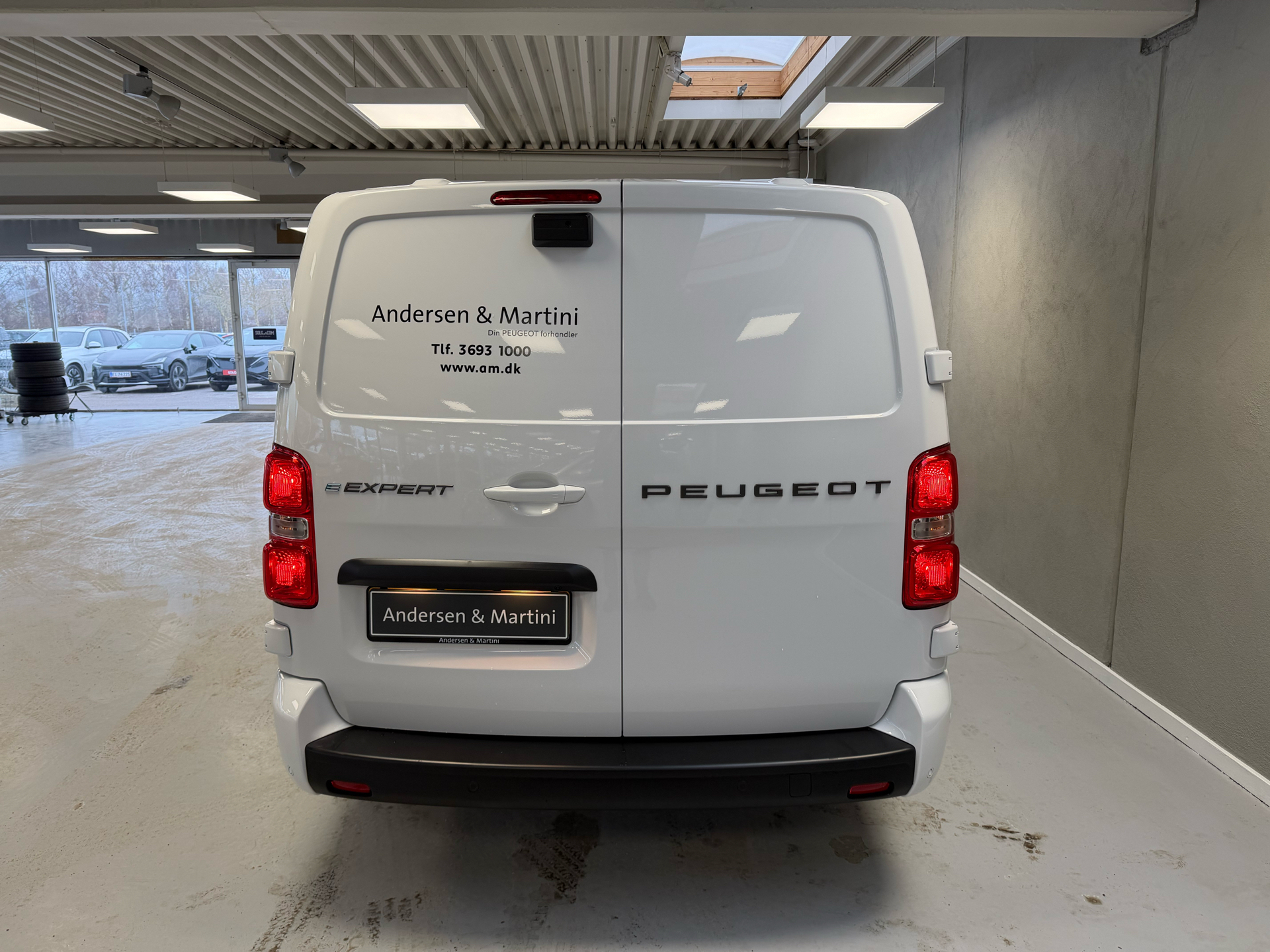 Hvid Peugeot e-Expert fra 2025
