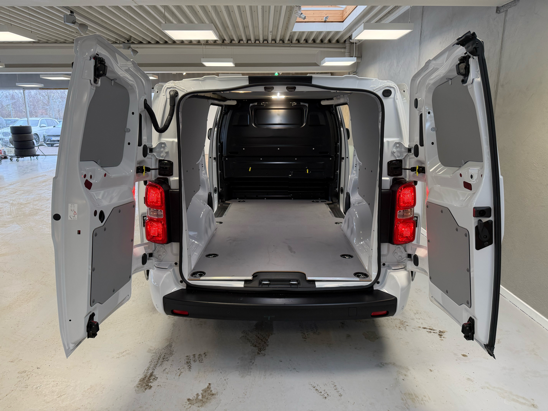 Peugeot e-Expert L3 EL Premium 136HK Van Aut.