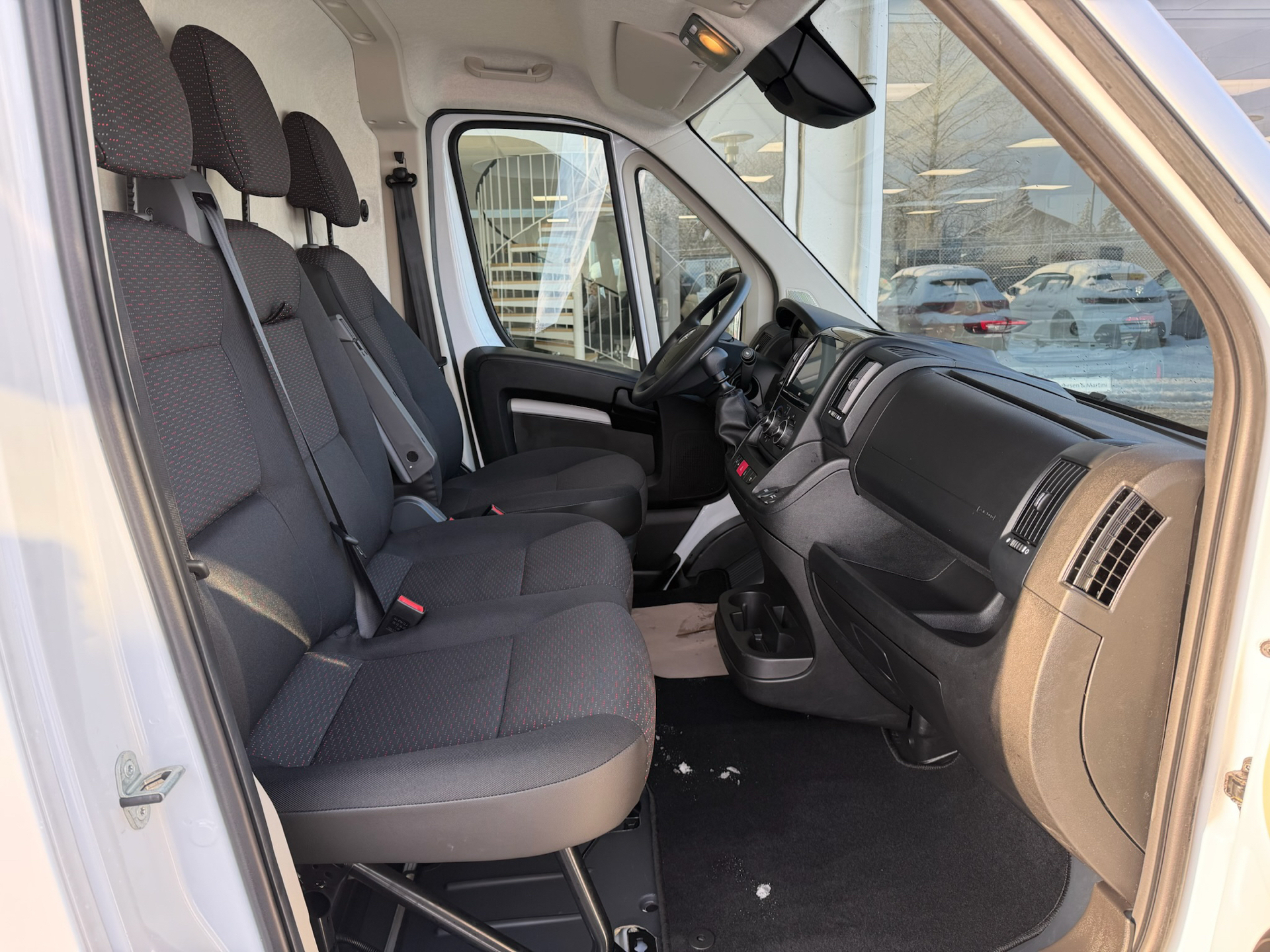 Hvid Opel Movano fra 2025