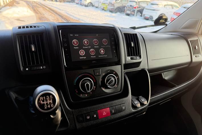 Hvid Opel Movano fra 2025