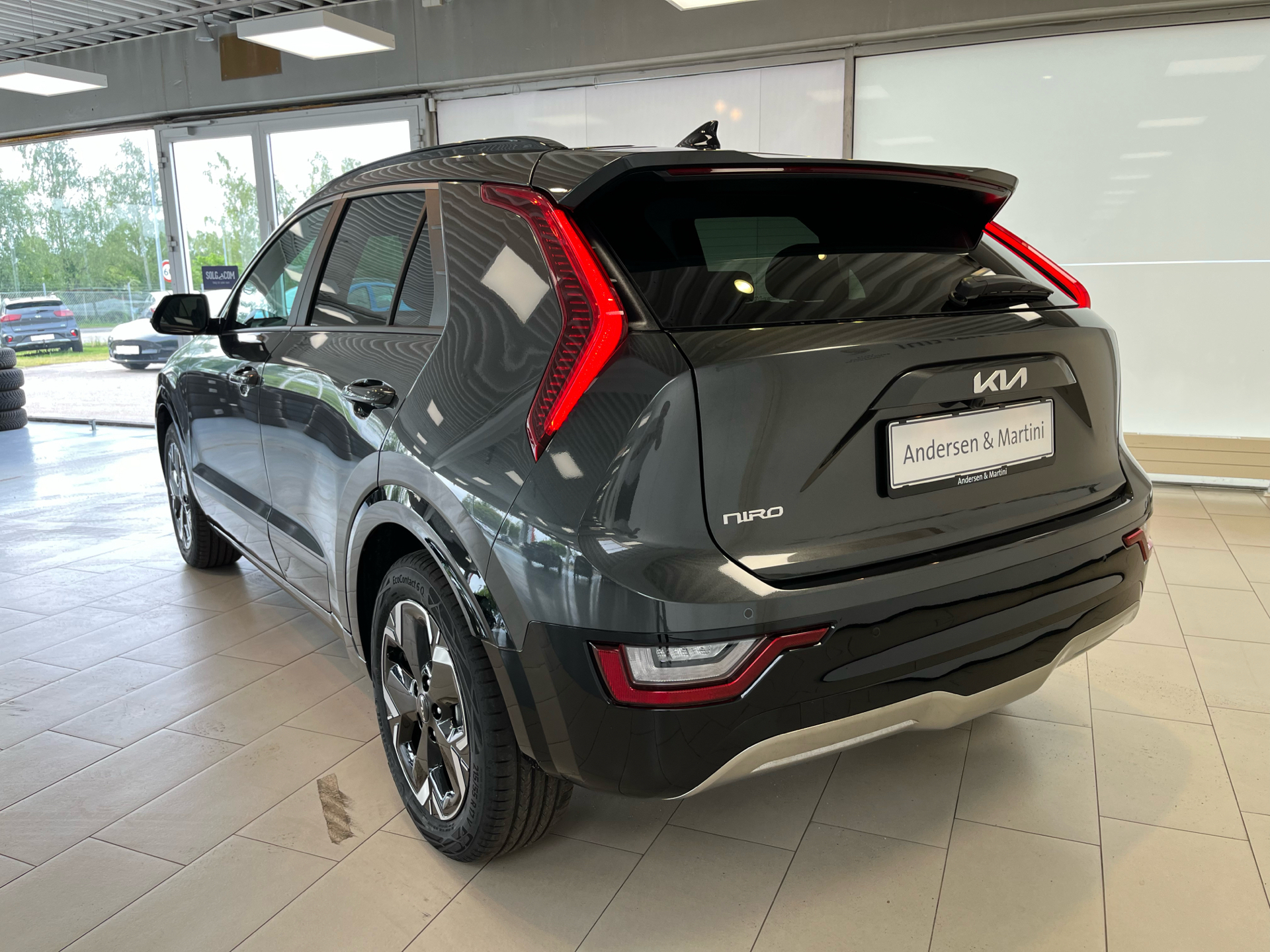 Grå Kia Niro EV fra 2025