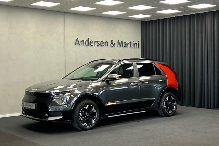 Grå Kia Niro EV fra 2024 set udefra