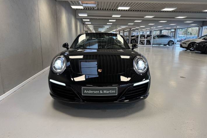Sort Porsche 911 fra 2018