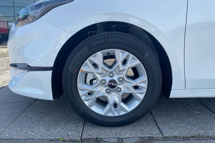 Hvid Kia Ceed fra 2023