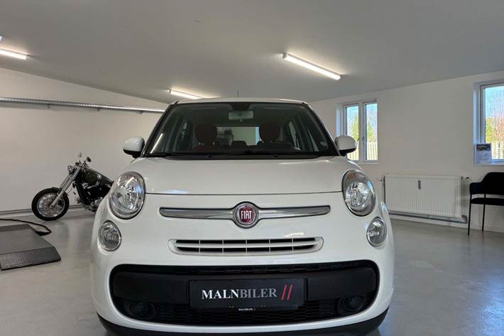 Hvid Fiat 500L fra 2012
