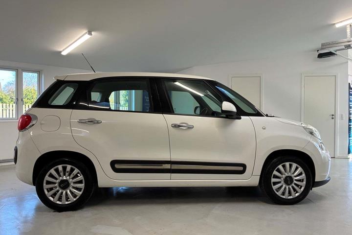 Hvid Fiat 500L fra 2012