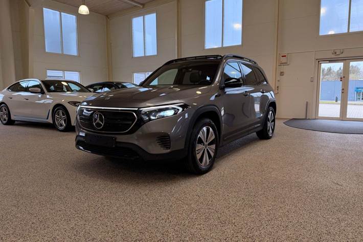 Grå Mercedes EQB250 fra 2023