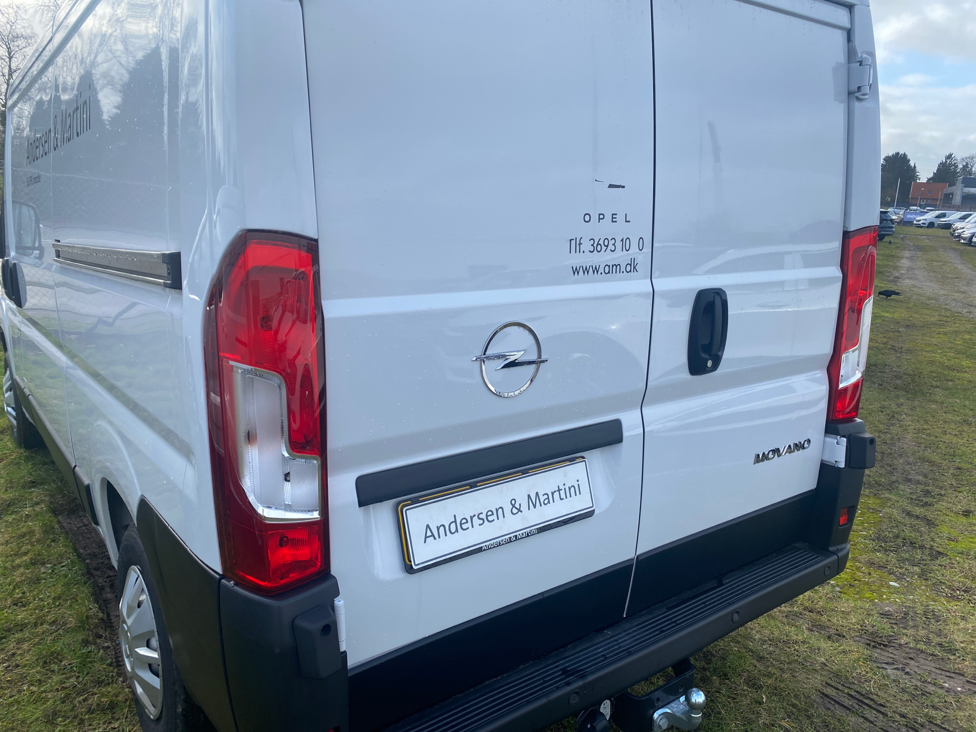 Hvid Opel Movano fra 2023