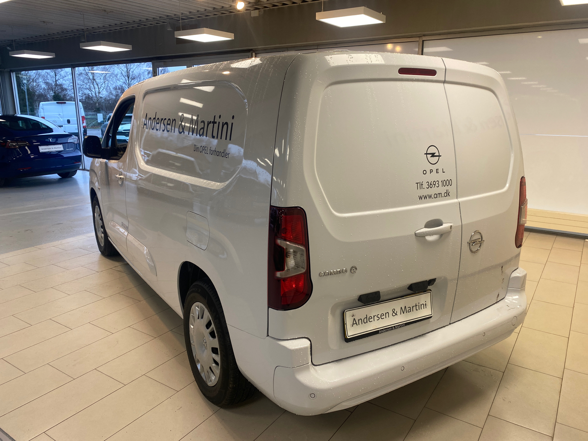 Hvid Opel Combo-e fra 2023