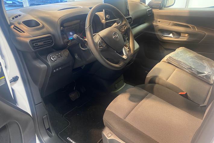 Hvid Opel Combo-e fra 2023