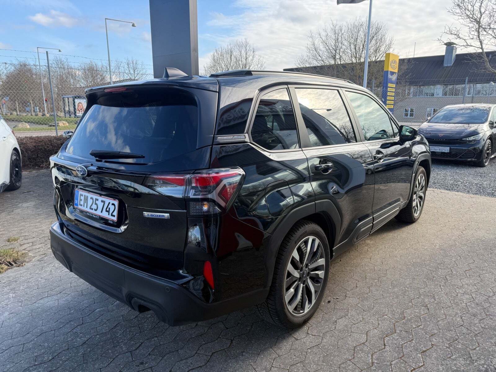 Sort Subaru Forester fra 2025