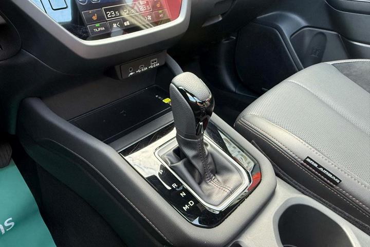 Sort Subaru Forester fra 2025