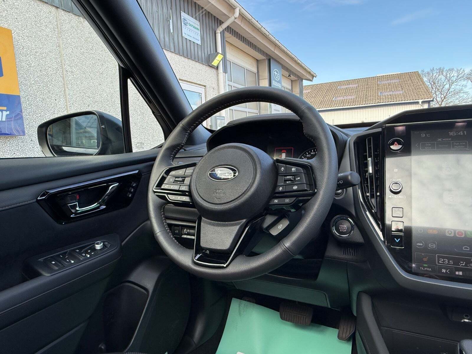 Sort Subaru Forester fra 2025