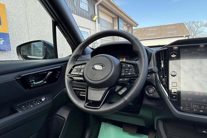 Sort Subaru Forester fra 2025