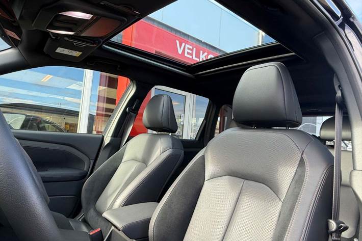 Sort Subaru Forester fra 2025