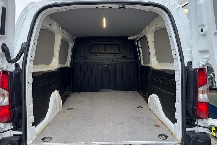 Hvid Opel Combo fra 2022