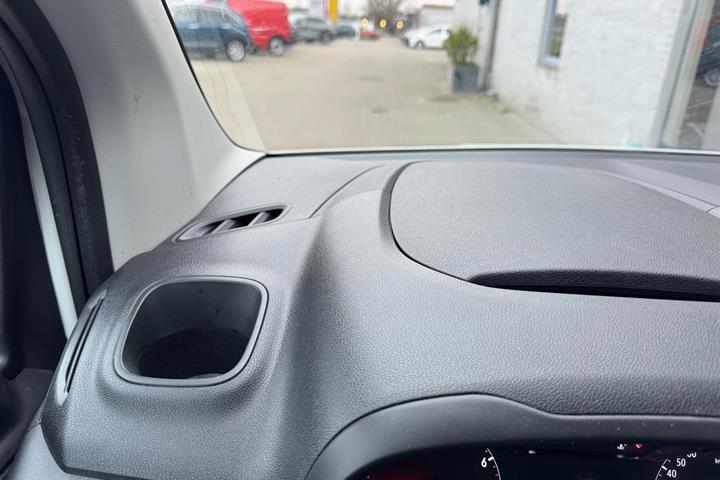 Hvid Opel Combo fra 2022