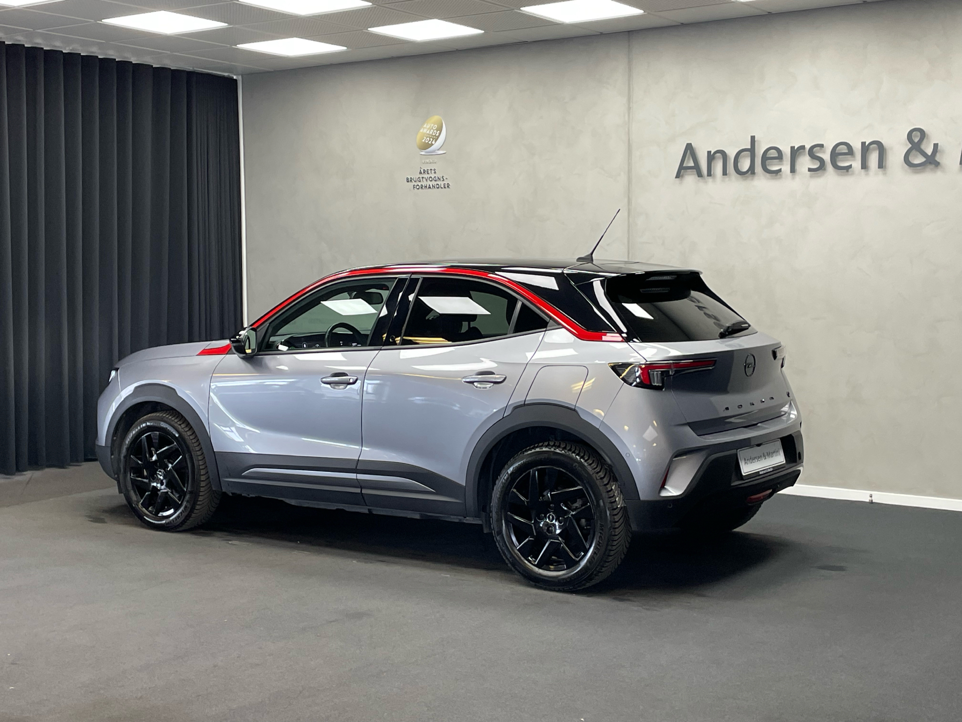 Grå Opel Mokka-e fra 2021