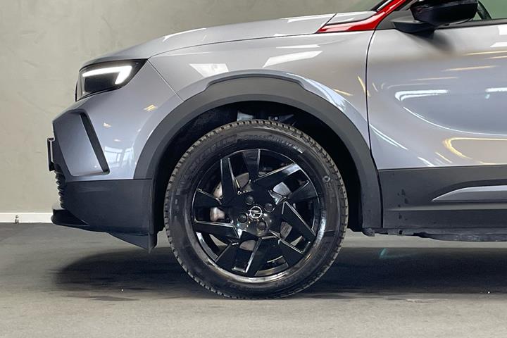 Grå Opel Mokka-e fra 2021