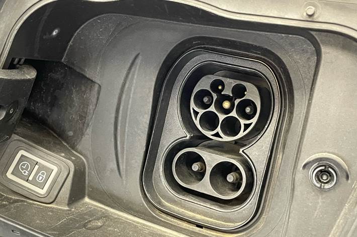 Grå Opel Mokka-e fra 2021