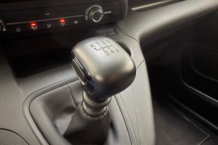 Hvid Opel Combo fra 2022