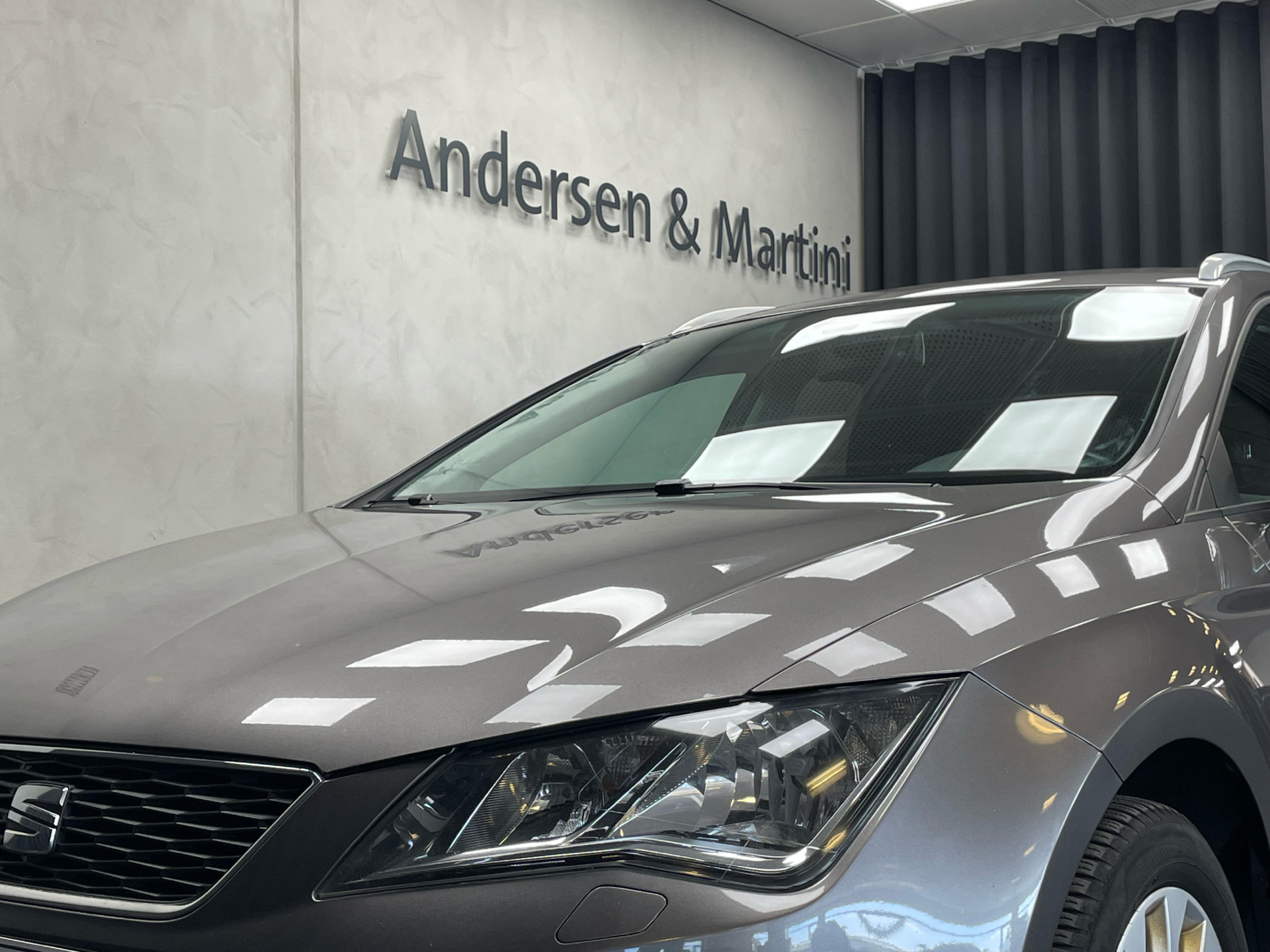 Sort Seat Leon fra 2015 set udefra