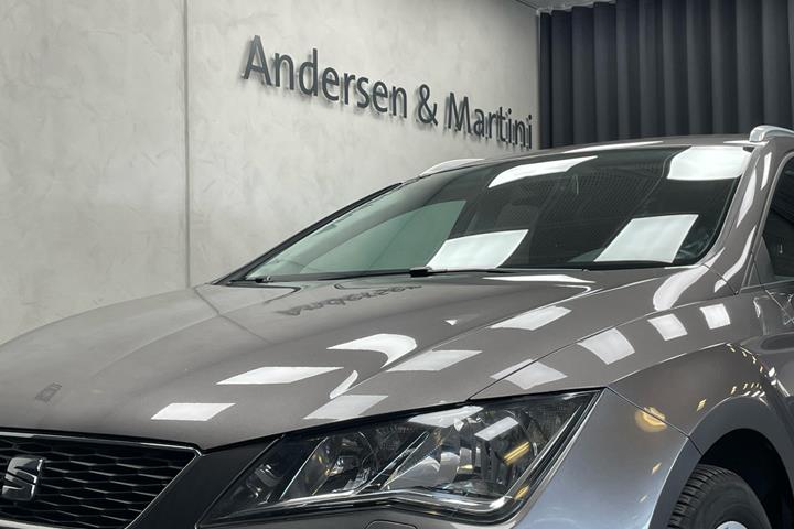Sort Seat Leon fra 2015 set udefra