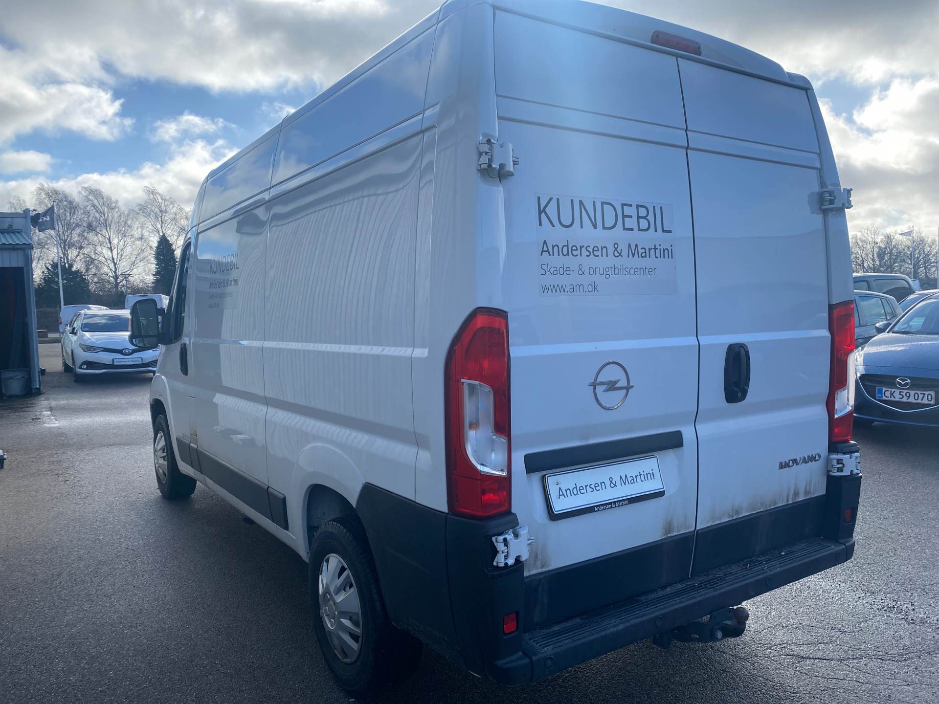 Hvid Opel Movano fra 2022