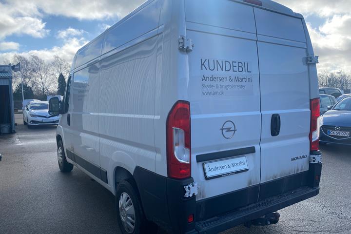 Hvid Opel Movano fra 2022