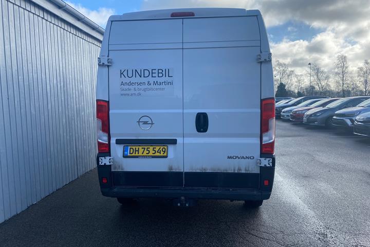 Hvid Opel Movano fra 2022