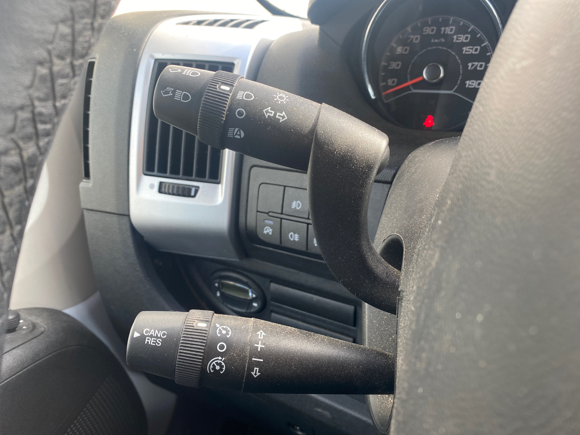 Hvid Opel Movano fra 2022