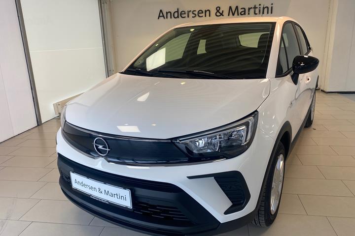 Hvid Opel Crossland fra 2022 set udefra