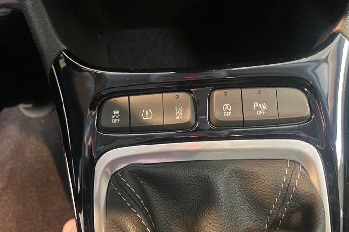 Hvid Opel Crossland fra 2022