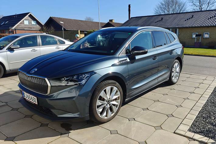 Blå Skoda Enyaq fra 2021