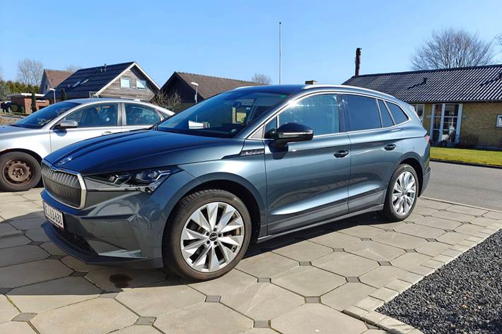 Blå Skoda Enyaq fra 2021