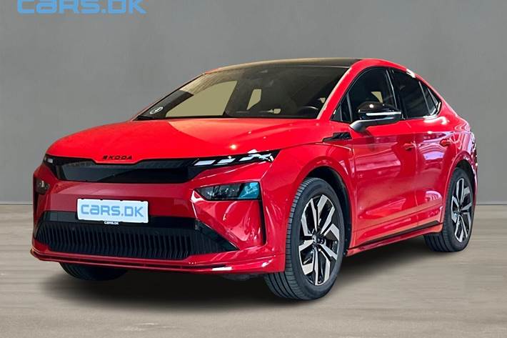 Rød Skoda Enyaq fra 2025 set udefra