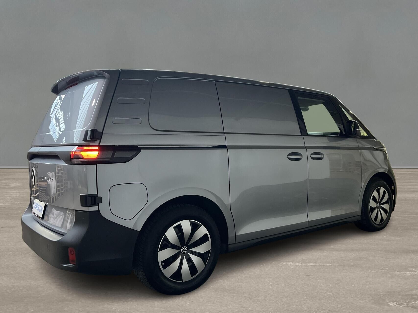 Grå VW ID.Buzz Cargo fra 2024