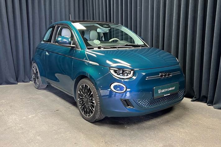 Blå Fiat 500e fra 2020 set udefra