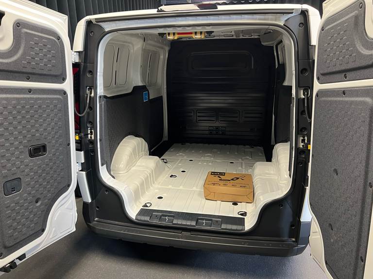 Kia PV5 Cargo L2H1 EL Long Range Work 163HK Van Aut.