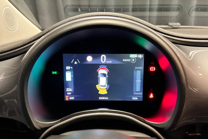 Grå Fiat 500e fra 2023