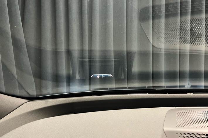 Blå BMW iX fra 2023