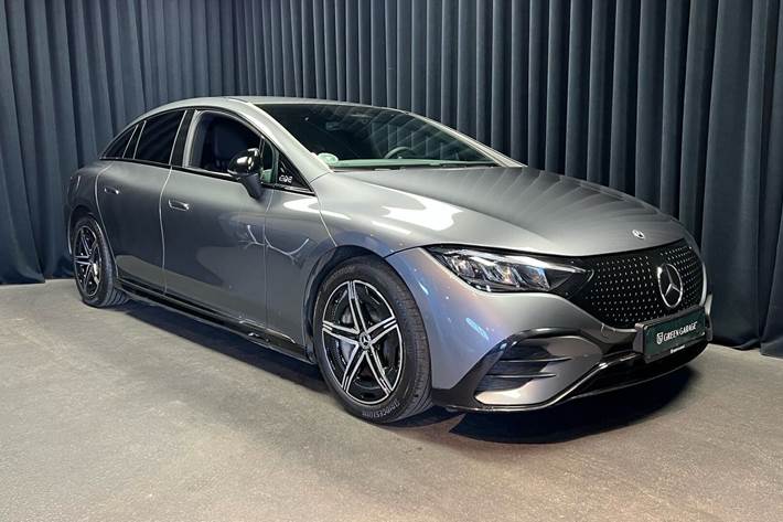 Grå Mercedes EQE 300 fra 2023 set udefra