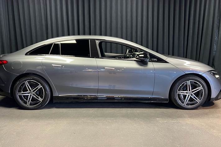 Grå Mercedes EQE 300 fra 2023