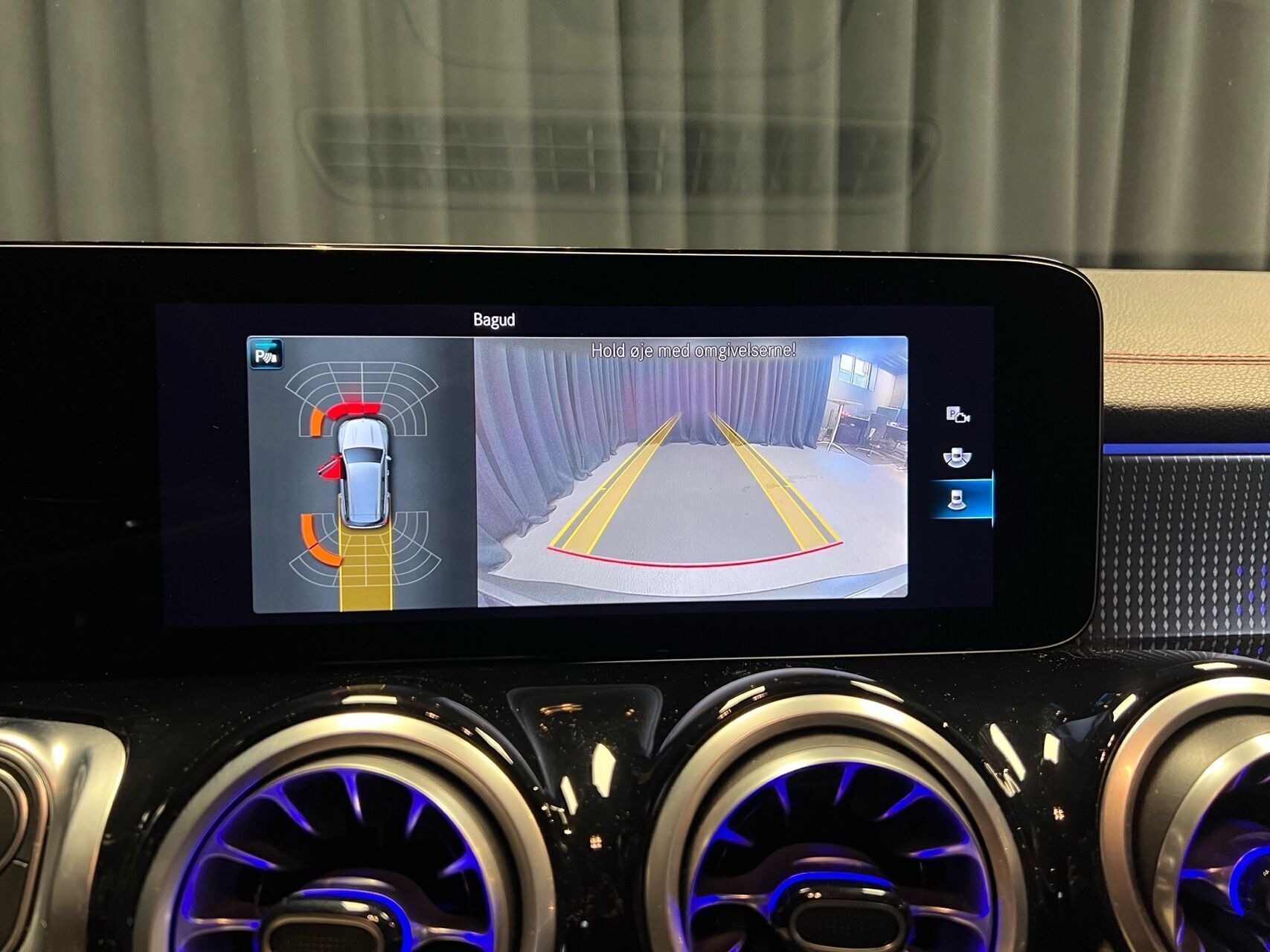 Grå Mercedes EQB 250+ fra 2023