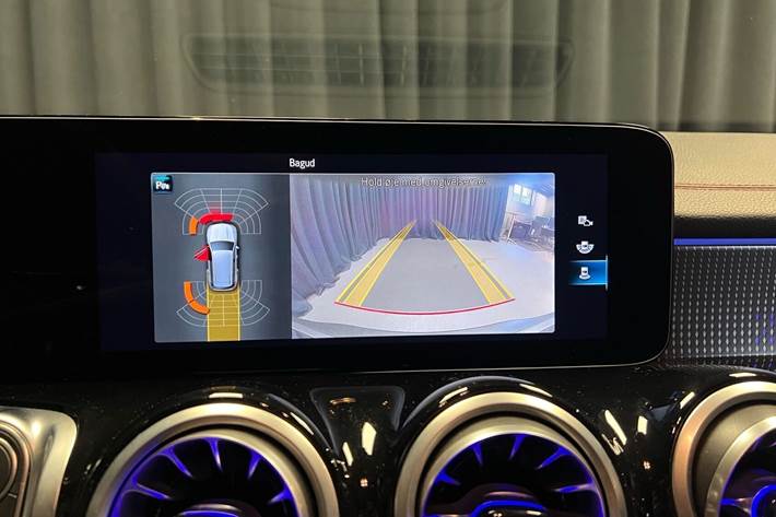 Grå Mercedes EQB 250+ fra 2023