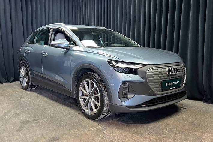 Blå Audi Q4 fra 2022